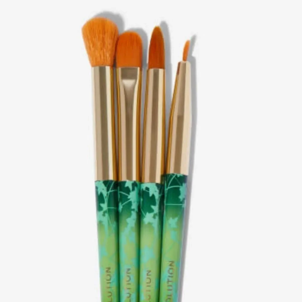 Revolution Beauty X DC Comics Poison Ivy Brush Set